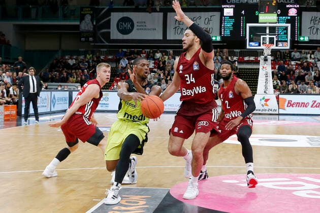 6 Matchday of the easyCredit BBL Basketball Bundesliga at Oberfrankenhalle in Bayreuth Season 2021 2022 Medi Bayreuth vs FC Bayern München Cameron Wells Medi Bayreuth 22 center Ognjen Jaramaz FC Bayern München 10 left Gavin Schilling FC Bayern München 34 right