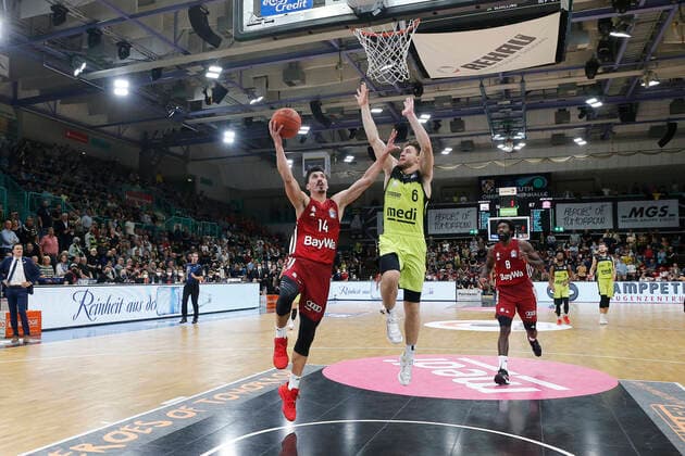 6 Matchday of the easyCredit BBL Basketball Bundesliga at Oberfrankenhalle in Bayreuth Season 2021 2022 Medi Bayreuth vs FC Bayern München Kevin Wohlrath Medi Bayreuth 6 right Nihad Dedovic FC Bayern München14 left