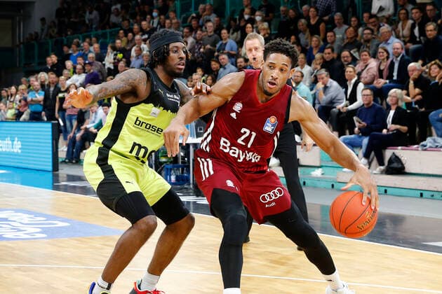 6 Matchday of the easyCredit BBL Basketball Bundesliga at Oberfrankenhalle in Bayreuth Season 2021 2022 Medi Bayreuth vs FC Bayern Munich Sacar Anim Medi Bayreuth 2 left Augustine Rubit FC Bayern Munich 21 right