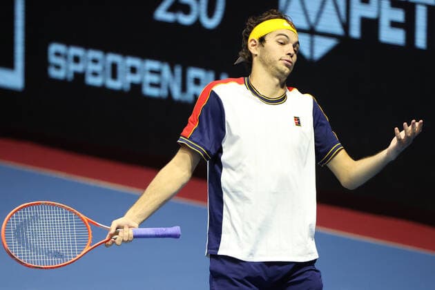 ST PETERSBURG, RUSSIA - OCTOBER 31, 2021: The USA s Taylor Fritz is in action in his men s singles final match against Croatia s Marin Cilic at the St Petersburg Open 2021 international tennis tournament at Sibur Arena. Peter Kovalev TASS  TS1166B0