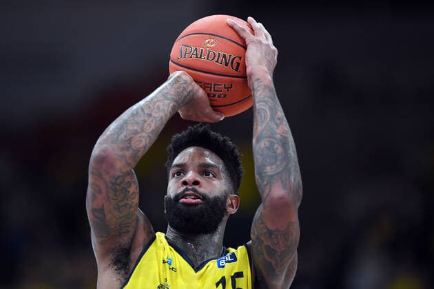 BG Göttingen EWE Baskets Oldenburg 31 10 2021, Basketball Bundesliga, 2021 2022 season, Matchday 6, BG Göttingen EWE Baskets Oldenburg Oldenburgs Cameron Clark throws to the basket Göttingen Lower Saxony Germany.