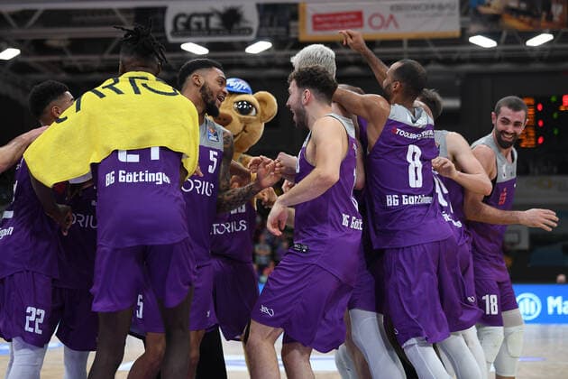 BG Göttingen EWE Baskets Oldenburg 31 10 2021, Basketball Bundesliga, 2021 2022 season, Matchday 6, BG Göttingen EWE Baskets Oldenburg Göttingens players cheer after the game Göttingen Lower Saxony Germany.