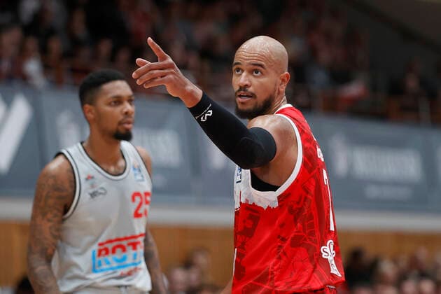 31 10 2021, Basketball, BBL, Hauptrunde 2021 2022, s Oliver Wuerzburg Jobstairs Giessen 46ers, GER, Wuerzburg, s Oliver Arena Bild v li Alex King s Oliver Wuerzburg Copyright: HMBxMedia xHeikoxBecker