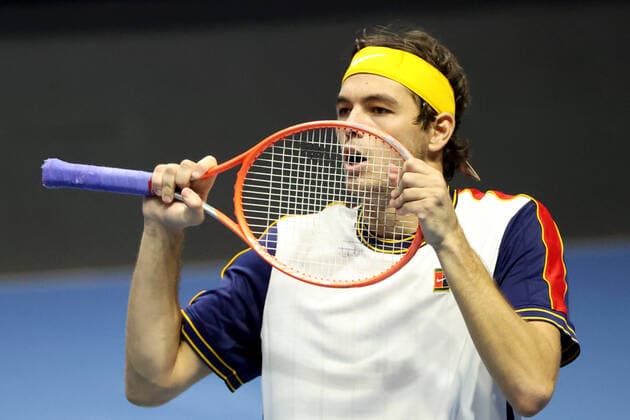 ST PETERSBURG, RUSSIA - OCTOBER 31, 2021: The USA s Taylor Fritz is in action in his men s singles final match against Croatia s Marin Cilic at the St Petersburg Open 2021 international tennis tournament at Sibur Arena. Peter Kovalev TASS  TS1166CE