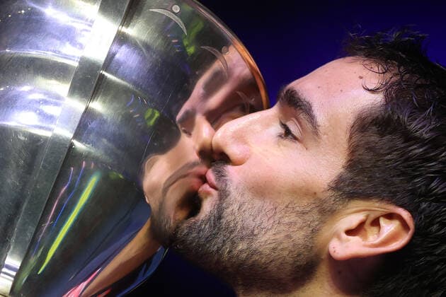 ST PETERSBURG, RUSSIA - OCTOBER 31, 2021: 1st placed Croatia s Marin Cilic kisses a trophy during an award ceremony for the men s singles event at the St Petersburg Open 2021 international tennis tournament at Sibur Arena. Peter Kovalev TASS  TS1166D8