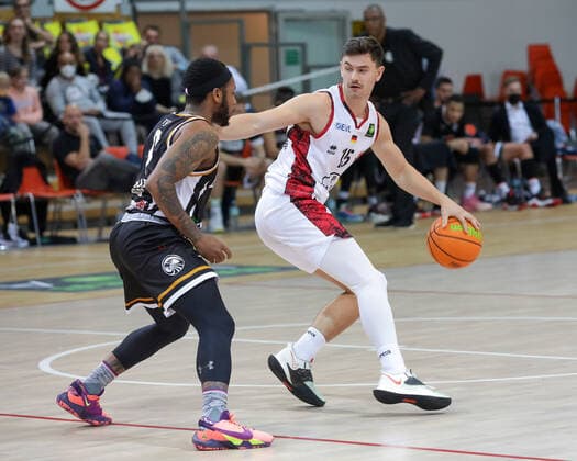 Luca Kahl Giants TSV Bayer 04 Leverkusen, 15 and Juvaris Hayes Itzehoe Eagles, 0 Giants TSV Bayer 04 Leverkusen vs Itzehoe Eagles, Basketball,2 Liga,7 Spieltag, Spielzeit 2021 2022, 31 10 2021, Giants TSV Bayer 04 Leverkusen vs Itzehoe Eagles, Basketball,2 Liga, 7 Spieltag, Spielzeit 2021 2022, 31 10 2021 Leverkusen. Copyright: xEibner-Pressefoto SaraxRoustax EP_SRA