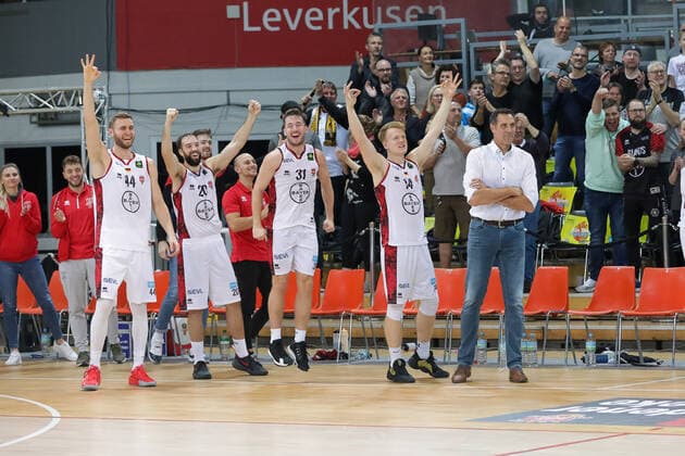 Giants TSV Bayer 04 Leverkusen win, Hansi Gnad Giants TSV Bayer 04 Leverkusen, head coach Giants TSV Bayer 04 Leverkusen vs Itzehoe Eagles, Basketball,2 Liga,7 Spieltag, Spielzeit 2021 2022, 31 10 2021, Giants TSV Bayer 04 Leverkusen vs Itzehoe Eagles, Basketball,2 Liga, 7 Spieltag, Spielzeit 2021 2022, 31 10 2021 Leverkusen Copyright: xEibner-Pressefoto SaraxRoustax EP_SRA