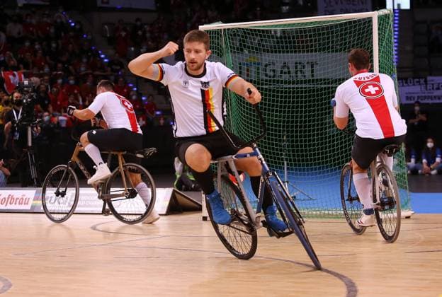 BAU 31 10 2021 Stuttgart Indoor Cycling World Championships 2021, Cycling final Germany vs Switzerland, Bernd Mladdy GER celebrates a goal