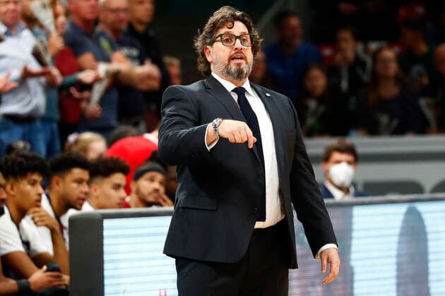 Matchday 6 of the easyCredit BBL Basketball Bundesliga at Oberfrankenhalle in Bayreuth Season 2021 2022 Medi Bayreuth vs FC Bayern Munich Andrea Trinchieri FC Bayern Munich coach