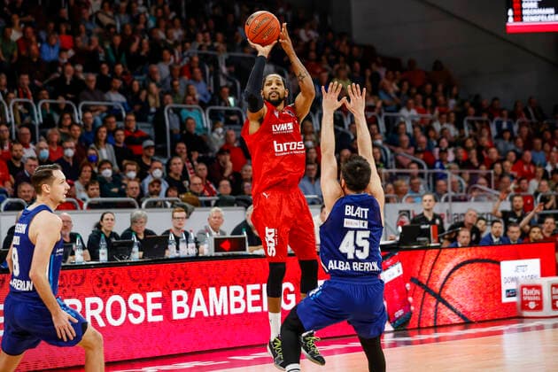Trevis Simpson Brose Bamberg, 15 Brose Bamberg Alba Berlin easyCredit BBL Basketball Bundesliga Saison 2021 22 Spieltag 6, 31 10 2021 Bamberg, Brose Arena Copyright: DanielxLöb