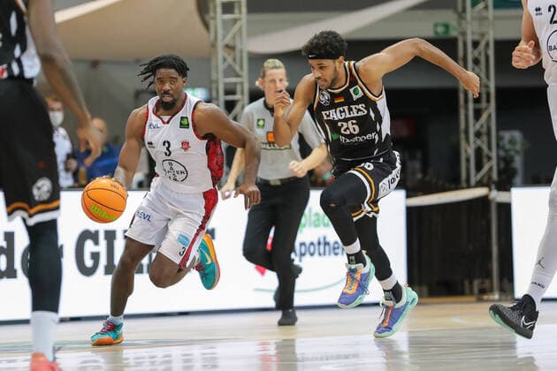 Quentin Goodin Giants TSV Bayer 04 Leverkusen, 03 and Alieu Ceesay Itzehoe Eagles, 26 Giants TSV Bayer 04 Leverkusen vs Itzehoe Eagles, Basketball,2 Liga,7 Spieltag, Spielzeit 2021 2022, 31 10 2021, Giants TSV Bayer 04 Leverkusen vs Itzehoe Eagles, Basketball,2 Liga, 7 Spieltag, Spielzeit 2021 2022, 31 10 2021 Leverkusen. Copyright: xEibner-Pressefoto SaraxRoustax EP_SRA