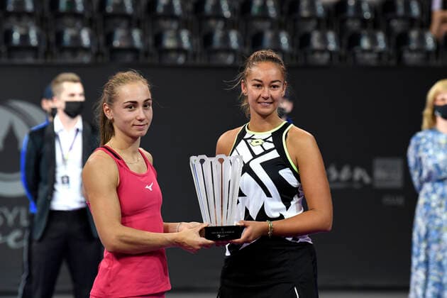 Finals WTA, Tennis Damen 250 Tennis: Transylvania Open Lesley Pattinama Kerkhove and Aleksandra Krunic receiving their trophy after ending the WTA 250 Transylvania Open on second place, Cluj-Napoca 31 October 2021 Cluj-Napoca Romania  Copyright: xFlaviuxBuboix buboi-notitle211031_npuXf