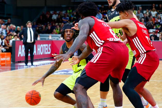 6 Matchday of the easyCredit BBL Basketball Bundesliga at Oberfrankenhalle in Bayreuth Season 2021 2022 Medi Bayreuth vs FC Bayern München Sacar Anim Medi Bayreuth 2 left Othello Hunter FC Bayern München 8 middle