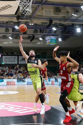 6 Matchday of the easyCredit BBL Basketball Bundesliga at Oberfrankenhalle in Bayreuth Season 2021 2022 Medi Bayreuth vs FC Bayern München Bastian Doreth Medi Bayreuth 10 left Jason George FC Bayern München 12 right