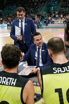 6 Matchday of the easyCredit BBL Basketball Bundesliga in the Oberfrankenhalle in Bayreuth Season 2021 2022 Medi Bayreuth vs FC Bayern Munich Raoul Korner Medi Bayreuth Coach middle Mauricio Parra Medi Bayreuth Co Coach back