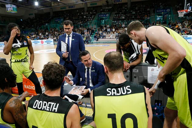 6 Matchday of the easyCredit BBL Basketball Bundesliga in the Oberfrankenhalle in Bayreuth Season 2021 2022 Medi Bayreuth vs FC Bayern Munich Raoul Korner Medi Bayreuth Coach middle Mauricio Parra Medi Bayreuth Co Coach back