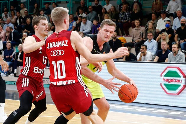 6 Matchday of the easyCredit BBL Basketball Bundesliga at Oberfrankenhalle in Bayreuth Season 2021 2022 Medi Bayreuth vs FC Bayern München Moritz Sanders Medi Bayreuth 14 right Ognjen Jaramaz FC Bayern München 10 middle Andreas Obst FC Bayern München 13 left