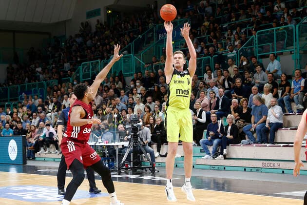 6 Matchday of the easyCredit BBL Basketball Bundesliga at Oberfrankenhalle in Bayreuth Season 2021 2022 Medi Bayreuth vs FC Bayern München Moritz Sanders Medi Bayreuth 14 right Augustine Rubit FC Bayern München 21 left