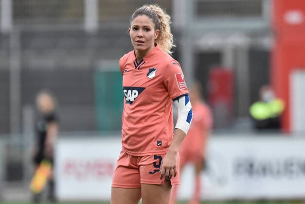 Football Women DFB Pokal Saison 2021 2022 3 Runde Bayer 04 Leverkusen TSG Hoffenheim am 31 10 2021 im Ulrich Haberland Stadion in Leverkusen Luana Chiara Bühler TSG Hoffenheim DFB regulations prohibit any use of photographs as image sequences and or quasi video Nordrhein Westfalen Germany