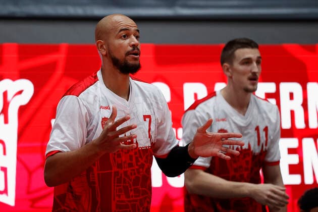 31 10 2021, Basketball, BBL, Hauptrunde 2021 2022, s Oliver Wuerzburg Jobstairs Giessen 46ers, GER, Wuerzburg, s Oliver Arena Picture from left Alex King s Oliver Wuerzburg and Tomasz Gielo s Oliver Wuerzburg Copyright: HMBxMedia xHeikoxBecker