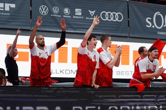 31 10 2021, Basketball, BBL, Hauptrunde 2021 2022, s Oliver Wuerzburg Jobstairs Giessen 46ers, GER, Wuerzburg, s Oliver Arena Bild v li Wuerzburger Bank jubilates. Copyright: HMBxMedia xHeikoxBecker