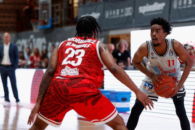 31 10 2021, Basketball, BBL, Hauptrunde 2021 2022, s Oliver Wuerzburg Jobstairs Giessen 46ers, GER, Wuerzburg, s Oliver Arena Picture from left Desi Rodriguez s Oliver Wuerzburg and Jalen Tate JobStairs GIESSEN 46ers. Copyright: HMBxMedia xHeikoxBecker
