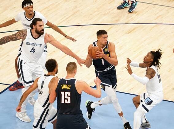 Michael Porter Jr. (2-R) in action against Steven Adams (L) and Ja Morant (R) of Grizzlies during a NBA, Basketball Herren, USA game at FedEx Forum in Memphis, Tennessee, USA, 1, November 2021. Denver Nuggets at Memphis Grizzlies !ACHTUNG: NUR REDAKTIONELLE NUTZUNG!  Copyright: xKARENxPULFERxFOCHTx AME3961 20211102-6630ddf40246088532eb692361382c3a117ab19a