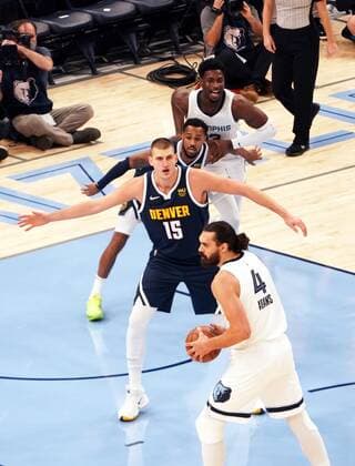 Memphis Grizzlies Ja Morant (R) looks to pass as the Denver Nuggets move in around him in the first half of the the game at FedEx Forum in Memphis, Tennessee, USA, 1, November 2021. Denver Nuggets at Memphis Grizzlies !ACHTUNG: NUR REDAKTIONELLE NUTZUNG!  Copyright: xKARENxPULFERxFOCHTx AME3964 20211102-a54d2026dcab1f58f8d6a29d259b41e96e6accae