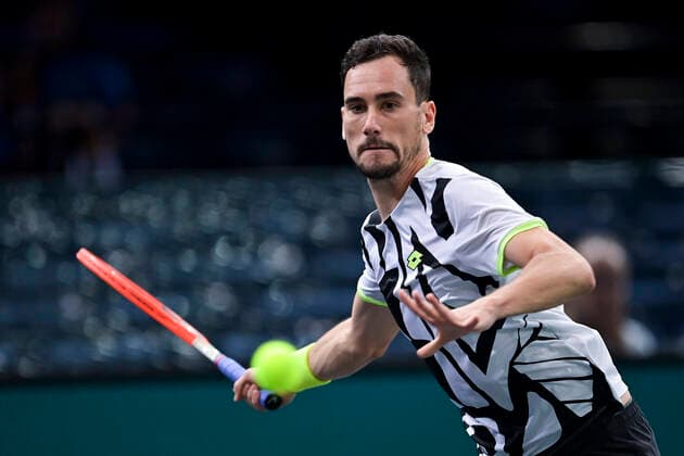 Felix Auger Aliassime (Can) Gianluc Mager (Ita) TENNIS : Rolex Paris Masters 2021 - Paris - 02 11 2021 JBAutissier Panoramic 