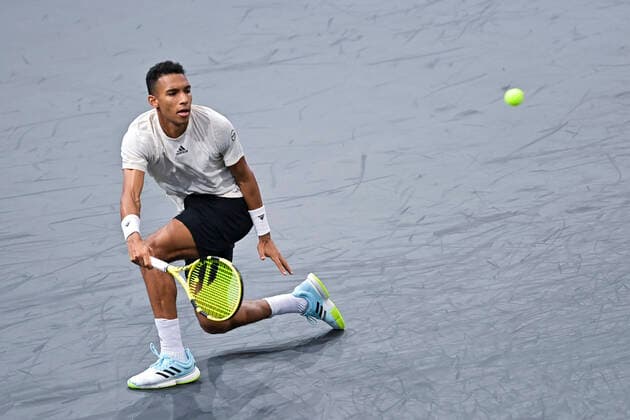 Felix Auger Aliassime (Can) Gianluc Mager (Ita) TENNIS : Rolex Paris Masters 2021 - Paris - 02 11 2021 JBAutissier Panoramic 