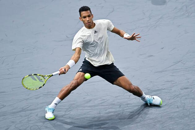 Felix Auger Aliassime (Can) Gianluc Mager (Ita) TENNIS : Rolex Paris Masters 2021 - Paris - 02 11 2021 JBAutissier Panoramic 