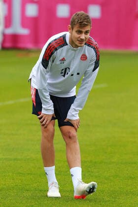 Josip Stanisic, stretches Football Champions League FC Bayern Muenchen final training before home match against Benfica Lisbon 01 11 2021 Training ground, Saebenerstr PHOTO Mladen Lackovic LakoPress