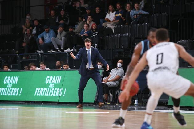 Basketball EuroCup, Hamburg Towers Morabank Andorra Oldenburg, Hamburg, 02 11 2021 Coach Pedro Calles Towers Hamburg Germany