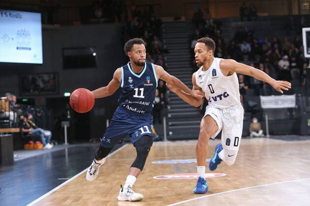 Basketball EuroCup, Hamburg Towers Morabank Andorra Oldenburg, Hamburg, 02 11 2021 Clevin Hannah Andorra, l Jaylon Brwon Towers Hamburg Germany