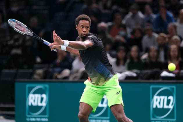 November 2, 2021, Paris, France: French player GAEL MONFILS returns the ball to Serbian player MIOMIR KECMANOVIC during the Rolex Paris Masters 1000 tournament at Paris Accor Arena Stadium - Paris France..GAEL MONFILS won 4:6 7:5 6:3 Paris France - ZUMAp119 20211102_zaf_p119_090 Copyright: xPierrexSteveninx