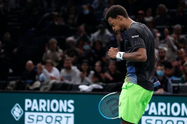 November 2, 2021, Paris, France: French player GAEL MONFILS returns the ball to Serbian player MIOMIR KECMANOVIC during the Rolex Paris Masters 1000 tournament at Paris Accor Arena Stadium - Paris France..GAEL MONFILS won 4:6 7:5 6:3 Paris France - ZUMAp119 20211102_zaf_p119_098 Copyright: xPierrexSteveninx