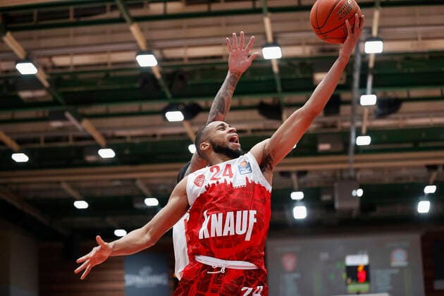 02 11 2021, Basketball, BBL, Hauptrunde 2021 2022, s Oliver Wuerzburg FC Bayern Muenchen, GER, Wuerzburg, s Oliver Arena picture from left Cameron Hunt s Oliver Wuerzburg and Nick Weiler Babb FC Bayern Muenchen Copyright: HMBxMedia xHeikoxBecker