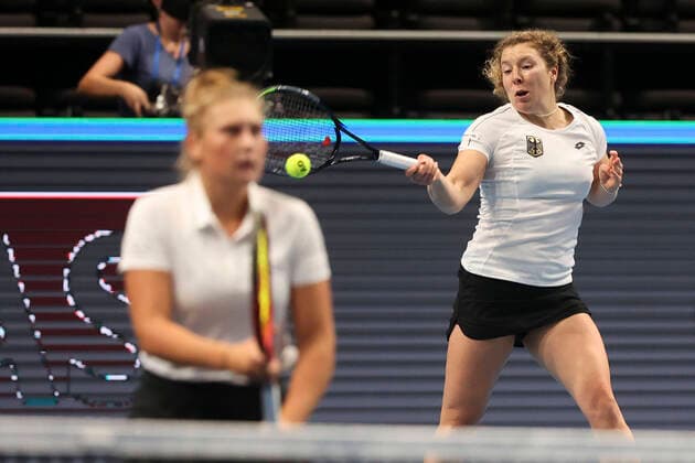 Bilder des Jahres 2021, Sport 11 November Sport Themen der Woche KW44 Sport Bilder des Tages Billie Jean King Cup 2021 Finals, O2 Arena, Prag, Team Germany, Anna-Lena Friedsam und Nastasja Schunk, Damen Doppel Tennis - Billie Jean King Cup 2021 Finals - ITF Billie Jean King Cup - O2-Arena - Prague - - Czech Republic - 2 November 2021. *** Billie Jean King Cup 2021 Finals, O2 Arena, Prague, Team Germany, Anna Lena Friedsam and Nastasja Schunk, Womens Doubles Tennis Billie Jean King Cup 2021 Finals ITF Billie Jean King Cup O2 Arena Prague Czech Republic 2 November 2021 Copyright: xJuergenxHasenkopfx