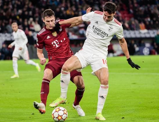 (211103) -- MUNICH, Nov. 3, 2021 -- Benjamin Pavard (L) of Bayern Munich vies with Roman Yaremchuk of Benfica during a UEFA Champions League Group E match between Bayern Munich of Germany and SL Benfica of Portugal in Munich, Germany, on Nov. 2, 2021. (Photo by Xinhua) (SP)GERMANY-MUNICH-FOOTBALL-UEFA CHAMPIONS LEAGUE-BAYERN MUNICH VS BENFICA PhilippexRuiz 