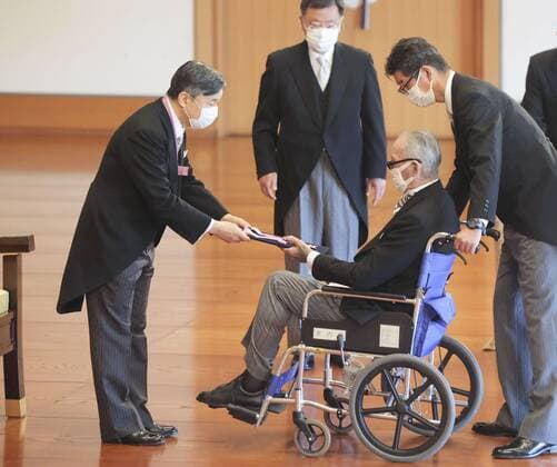 Imperial Palace ceremony for Order of Culture recipients Baseball legend Shigeo Nagashima receives the Order of Culture, Japan s top cultural award, from Emperor Naruhito (L) at the Imperial Palace in Tokyo on Nov. 3, 2021. (Pool photo)  A14AA0000922578P