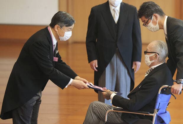 Basketball, Shigeo Nagashima receives the Order of Culture award in Tokyo