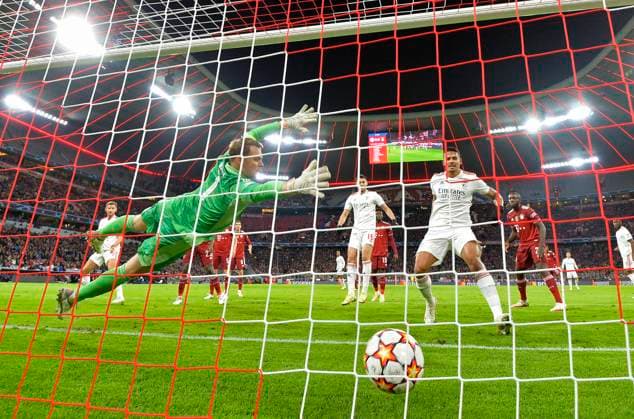 02 11 2021, Football UEFA Championsleague 2021 2022 preliminary round, Matchday 4, FC Bayern Munich Benfica Lisbon, at Allianz Arena Munich Goalkeeper Manuel Neuer FC Bayern Munich rushes in vain after the ball, which is already floundering in the net.