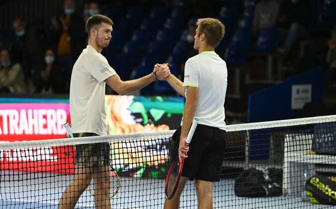 02 11 2021 Tennis ATP Challenger Tour Challenger Eckental Int German Tennis Indoor Championships 1 Round Maximilian Marterer GER Kacper Zuk POL Handshake after end of match