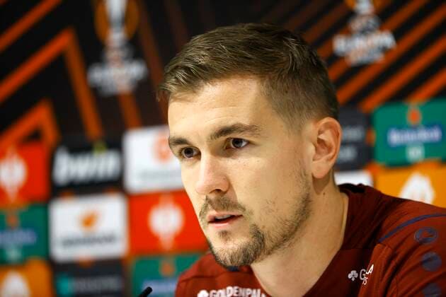 ANTWERPEN, BELGIUM - NOVEMBER 03 : Brian Priske head coach of Antwerp FC and Bjorn Engels defender of Antwerp FC pictured during a press conference, PK, Pressekonferenz of Antwerp ahead of the UEFA Europa League Group stage - Group D match against Fenerbahce on November 3, 2021 in Antwerpen, Belgium, 3 11 2021 ( Antwerp v Fenerbahce - Media activities 3 11 2021 - UEFA Europa League PhotoNews Panoramic 