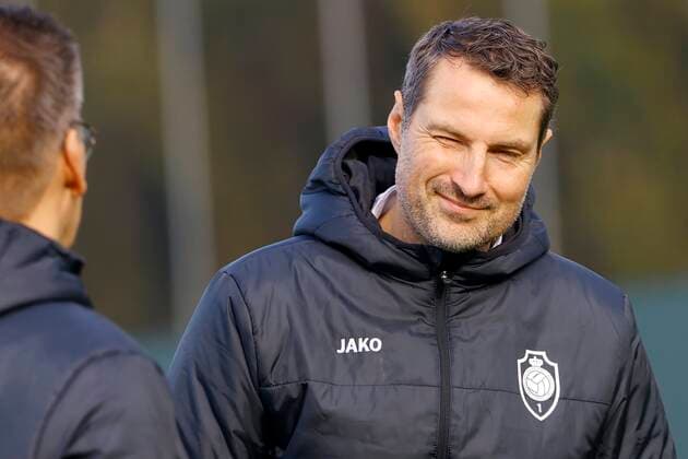 ANTWERPEN, BELGIUM - NOVEMBER 03 : Brian Priske head coach of Antwerp FCpictured during a training session of Antwerp ahead of the UEFA Europa League Group stage - Group D match against Fenerbahce on November 3, 2021 in Antwerpen, Belgium, 3 11 2021 ( Antwerp v Fenerbahce - Media activities 3 11 2021 - UEFA Europa League PhotoNews Panoramic 