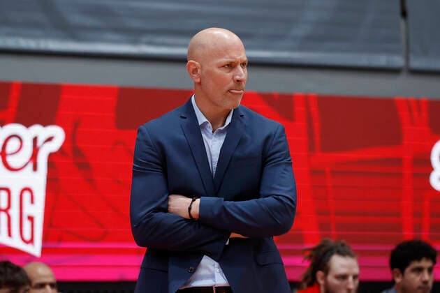 02 11 2021, Basketball, BBL, Hauptrunde 2021 2022, s Oliver Wuerzburg FC Bayern Muenchen, GER, Wuerzburg, s Oliver Arena Picture from left Headcoach Denis Wucherer s Oliver Wuerzburg Copyright: HMBxMedia xHeikoxBecker