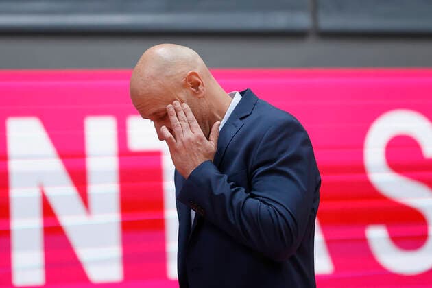 02 11 2021, Basketball, BBL, Hauptrunde 2021 2022, s Oliver Wuerzburg FC Bayern Muenchen, GER, Wuerzburg, s Oliver Arena Picture from left Headcoach Denis Wucherer s Oliver Wuerzburg Copyright: HMBxMedia xHeikoxBecker
