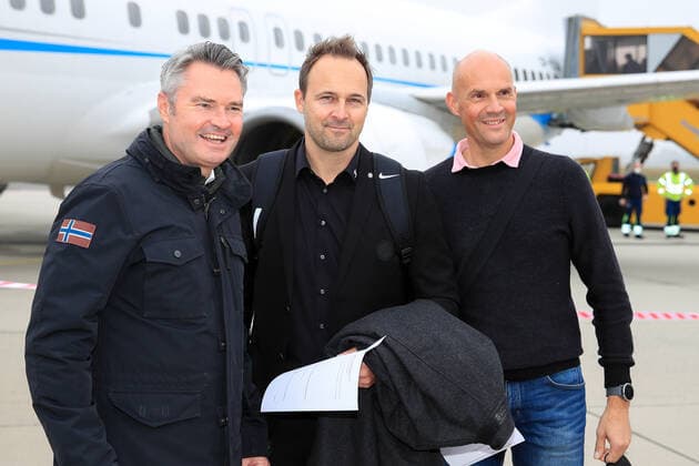 SOCCER - UEFA EL, Sociedad vs Sturm SAN SEBASTIAN,SPAIN,03.NOV.21 - SOCCER - UEFA Europa League, group stage, Real Sociedad vs SK Sturm Graz, preview, press conference, PK, Pressekonferenz Sturm. Image shows managing director Thomas Tebbich (Sturm) with guests.  GEPAxpictures xMarioxBuehner