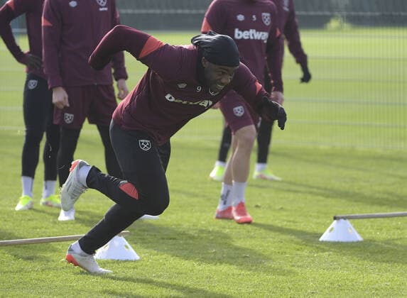 Mandatory Credit: Photo by Avril Husband West Ham United Shutterstock (12585911ah) Michail Antonio of West Ham United goes through some drills during training West Ham United First Team Training, Rush Green Training Ground, London, UK - 03 Nov2021 EDITORIAL USE ONLY No use with unauthorised audio, video, data, fixture lists, club league logos or live services. Online in-match use limited to 120 images, no video emulation. No use in betting, games or single club league player publications. West Ham United First Team Training, Rush Green Training Ground, London, UK - 03 Nov2021 EDITORIAL USE ONLY No use with unauthorised audio, video, data, fixture lists, club league logos or live services. Online in-match use limited to 120 images, no video emulation. No use in betting, games or single club league player publications. Copyright: xAvrilxHusband WestxHamxUnited Shutterstockx 12585911ah