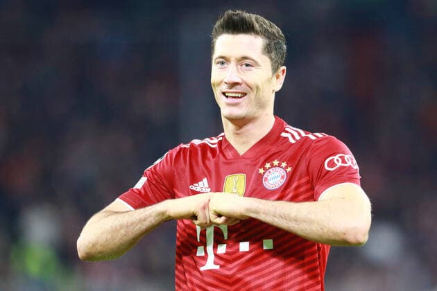 Robert Lewandowski FCB cheers, cheers, cheers for goal Football UEFA Champions League FC Bayern Muenchen Benfica Lisbon Allianz Arena on 02 11 21 PHOTO Mladen Lackovic LakoPress